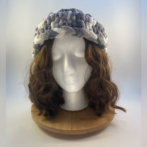Handmade Women’s/Junior’s Winter Headband/Ear Wrap - Gray & White - Picture 4 of 9